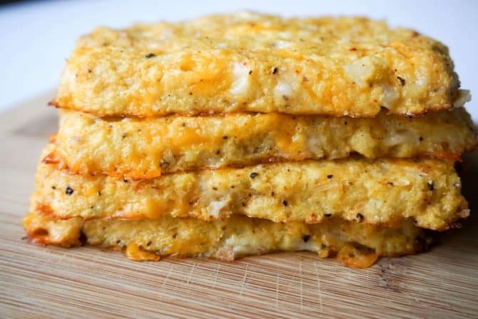 http://ketoconnect.net/wp-content/uploads/2016/12/cauliflower-hash-browns-stacked-670x447.jpg