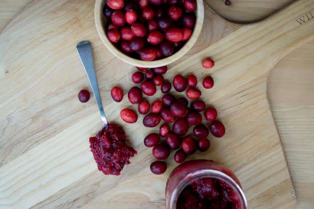 healthy-cranberry-sauce-overhead