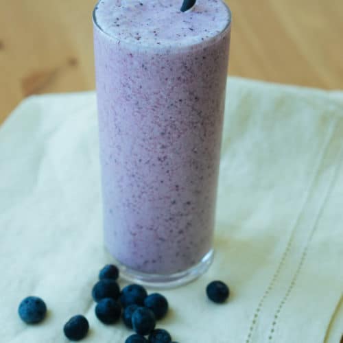 Keto Blueberry Cheesecake Smoothie | 5 Minute Snack! - KetoConnect