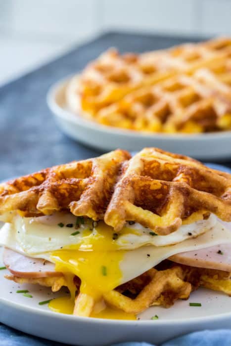HOW TO MAKE THE PERFECT CHAFFLE / EGG WAFFLES / USING THE DASH