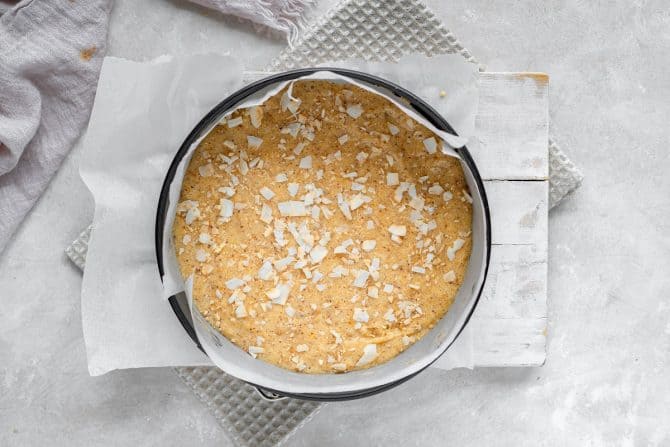 Simple Keto Almond Flour Cake - Only 4 Ingredients! - KetoConnect