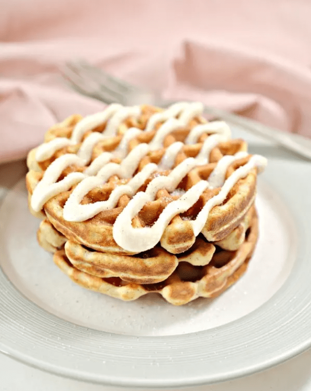 https://www.ketoconnect.net/wp-content/uploads/2022/09/Keto-Cinnamon-Roll-Chaffles.png